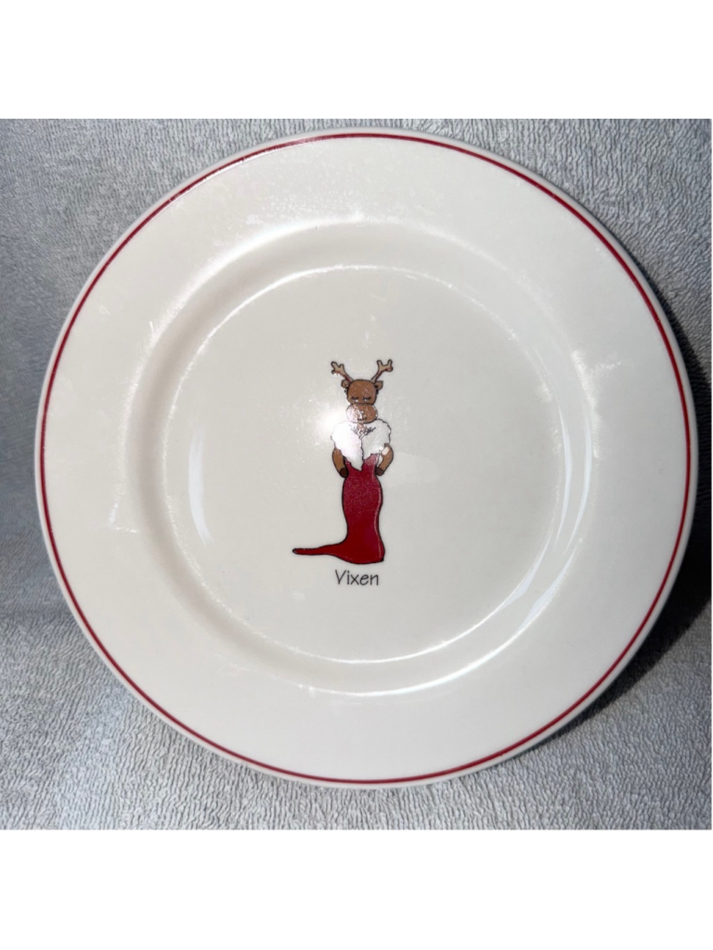 Preowned LTD Commodities Santa's Reindeer Vixen Christmas Salad Dessert Plate